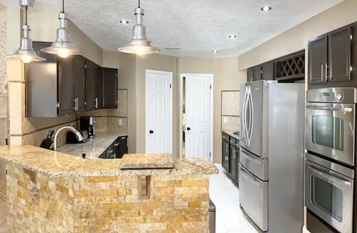 Settlers Ridge House | Hot tub Relaxing Outdoor Lounge and Pool Billard
