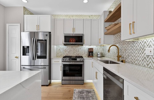 Newington Condo | Hot Tub Retreat- Close to DC