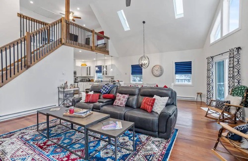 Albrightsville Ski Chalet | Hot Tub, Sauna, Arcade Room, Pets - Poconos Chalet