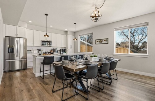 Berkley Villa | Hot Tub + Sauna + Arcade | Chef’s Kitchen