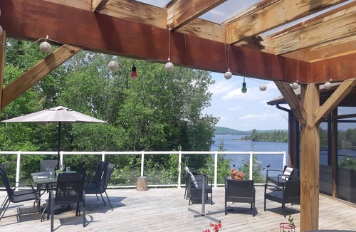 Lake St. Peter Cottage | Hot tub. Sauna. Sandy beach. Heritage trail.