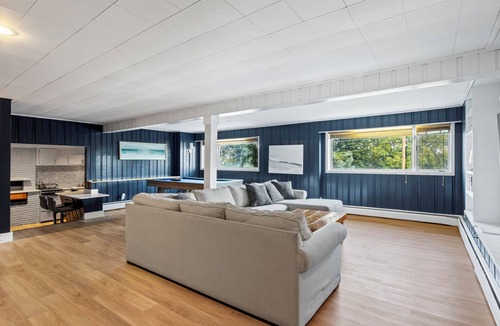 Canandaigua House | Hot tub | Sauna |Canandaigua Lake | Pool Table