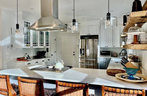 New Marlborough House | Hot tub, Sauna, Game Room, Fireplaces + Heated Pool in Summer!
