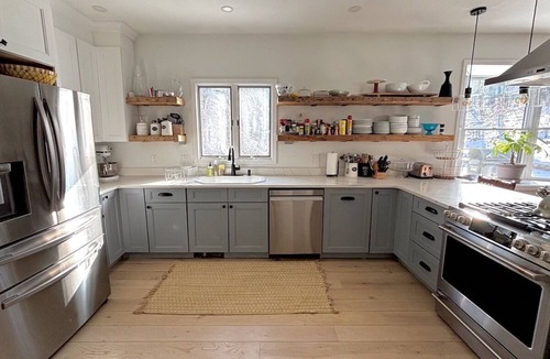 New Marlborough House | Hot tub, Sauna, Game Room, Fireplaces + Heated Pool in Summer!
