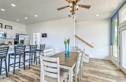 Lakeside City House | Hot Tub & Sauna: Lakefront Wichita Falls Home!
