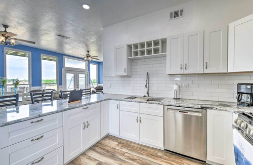Lakeside City House | Hot Tub & Sauna: Lakefront Wichita Falls Home!