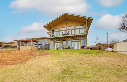 Lakeside City Cottage | Hot Tub & Sauna: Lakefront Wichita Falls Home!