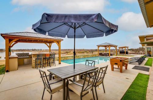 Lakeside City House | Hot Tub & Sauna: Lakefront Wichita Falls Home!