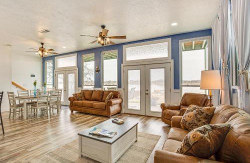 Lakeside City House | Hot Tub & Sauna: Lakefront Wichita Falls Home!