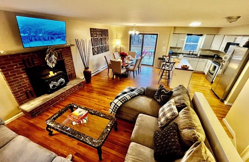 Albrightsville House | Hot tub, Sauna,Views,Grill,Fire Pit, Ping Pong, Pool Table, Arcade!