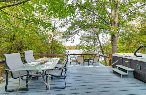 Athens House | Hot Tub: Secluded Hideaway on Sleepy Hollow Lake