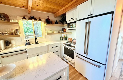 Lake Arrowhead Cabin | Hot Tub, Secluded A-Frame, Fire place