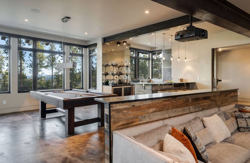 The Highlands House | Hot Tub + Ski Shuttle | Vickery's Vantage