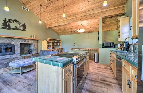 Truckee Cottage | Hot Tub & Ski Shuttle: Northstar Resort House