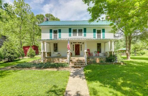 Marshall House | Hot Tub Soaks & Fireside Nights! Marshall Cottage