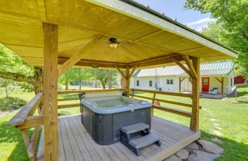 Marshall House | Hot Tub Soaks & Fireside Nights! Marshall Cottage