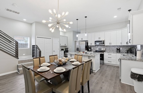 Fountain Square House | Hot Tub~Spa Shower~BBQ~Fire Pit~Near DT