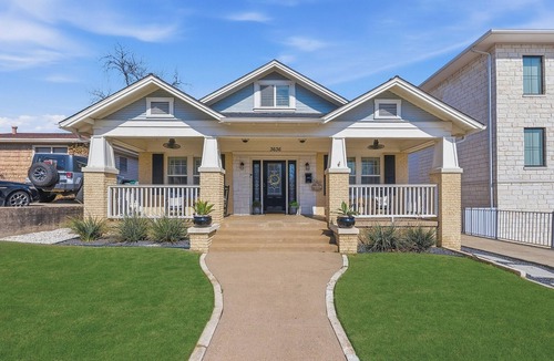 Fort Worth Cultural District House | Hot Tub | Steps to Dickies Arena | Private Parking