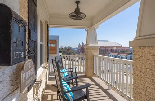 Fort Worth Cultural District House | Hot Tub | Steps to Dickies Arena | Private Parking
