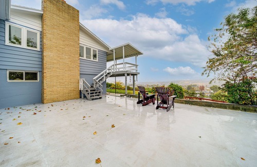 Clarkston Heights-Vineland Apartment | Hot Tub & Sweeping Views: Apt in Clarkston!