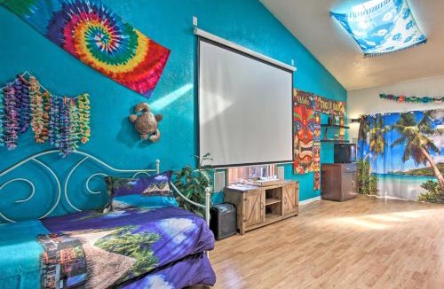 Springfield House | Hot Tub & Theater Room: Tropical Home 5 Mi to UO!
