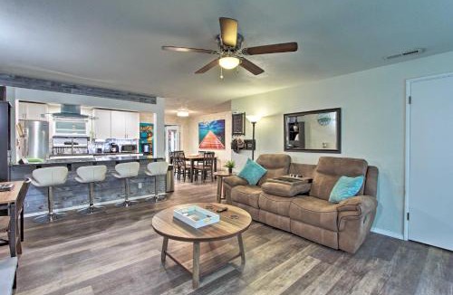 Springfield House | Hot Tub & Theater Room: Tropical Home 5 Mi to UO!