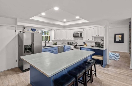 Bella Vista House | Hot Tub · Trail to Lake · Sleeps 15 · Pets OK