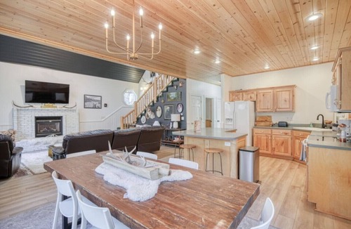 Island Park Cabin | Hot Tub|Trailer Parking|Grill