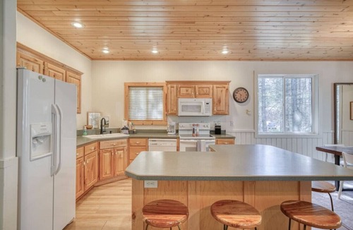 Island Park Cabin | Hot Tub|Trailer Parking|Grill