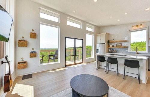 Valley Mills House | Hot Tub & Valley Views: Hidden Gem in Texas