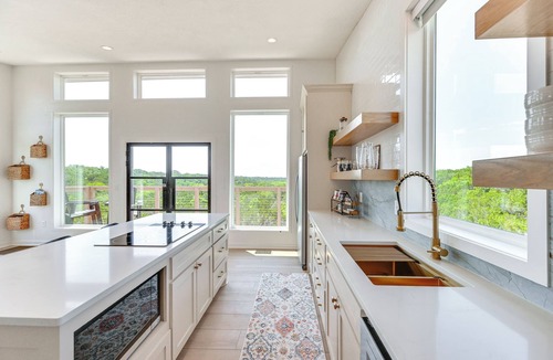 Valley Mills Cottage | Hot Tub & Valley Views: Hidden Gem in Texas