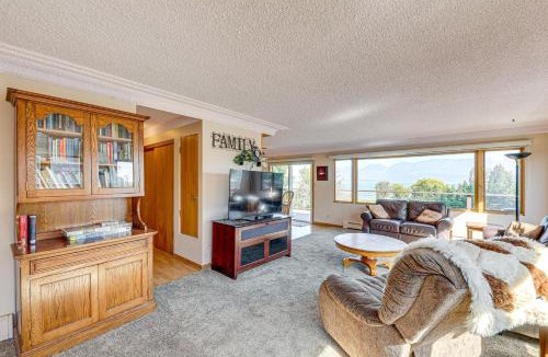 Jette House | Hot Tub, Views and Private Dock Polson Haven!