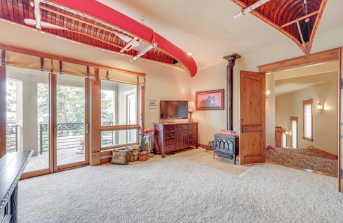 Yucaipa House | Hot Tub + Views: Luxe Mountain Escape in Yucaipa