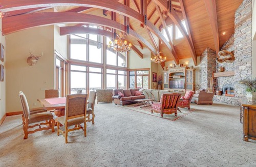 Yucaipa House | Hot Tub + Views: Luxe Mountain Escape in Yucaipa