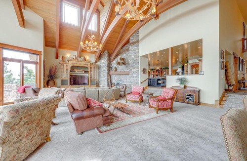 Yucaipa House | Hot Tub + Views: Luxe Mountain Escape in Yucaipa