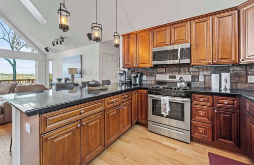Front Royal House | Hot tub w/Sunset Views! Secluded mountain chalet