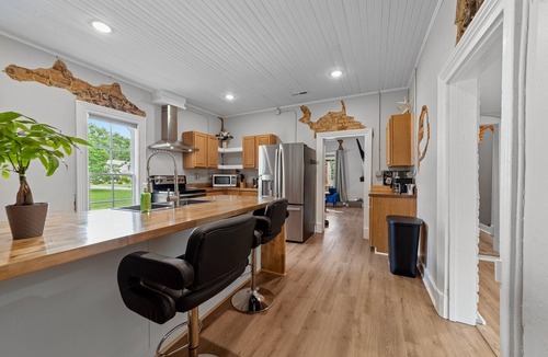 Graham House | Hot Tub + Walk to Downtown Fire Pit Game Table Pet Friendly + Fenced