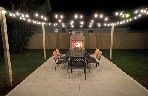 Graham House | Hot Tub + Walk to Downtown Fire Pit Game Table Pet Friendly + Fenced