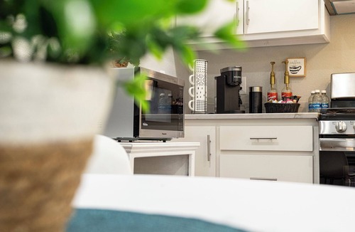 Central Arlington House | Hot Tub*Walk to Stadium*Secured Parking*Ping Pong