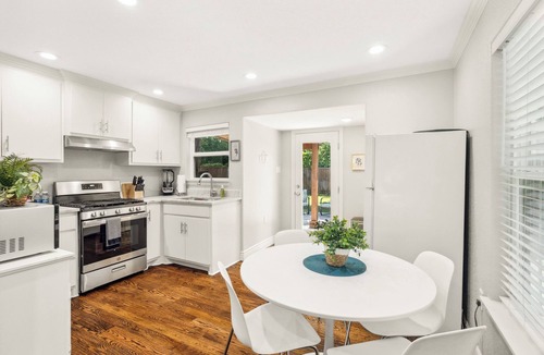 Central Arlington House | Hot Tub*Walk to Stadium*Secured Parking*Ping Pong