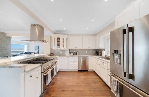 Fort Erie House | HOT TUB Waterfront Estate- 2 Houses! Sleeps 14