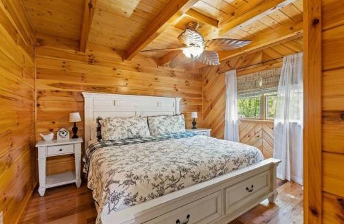 Stanton House | Hot Tub & WiFi - Birdsong - Red River Gorge KY