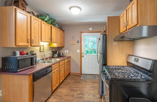 Bryson City Cabin | Hot Tub - WIFI - covered deck