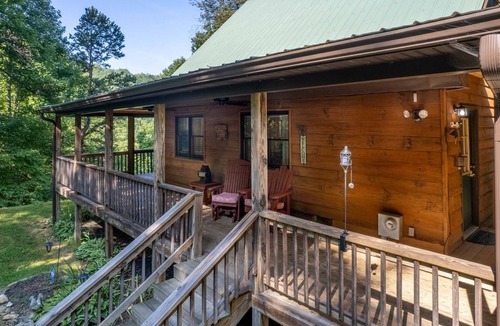 Bryson City Cabin | Hot Tub - WIFI - covered deck