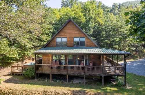 Bryson City Cabin | Hot Tub - WIFI - covered deck