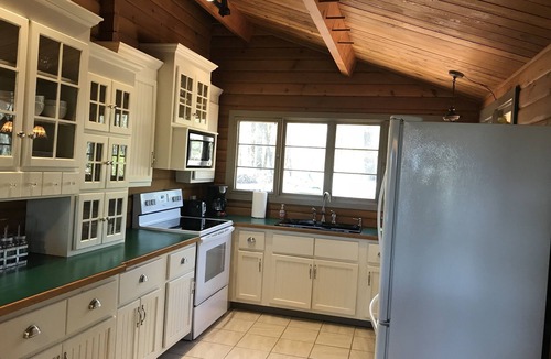French Lick Cabin | Hot Tub with private views! Southern Grace Cabin 5 Star CLEAN! by Patoka Lake!