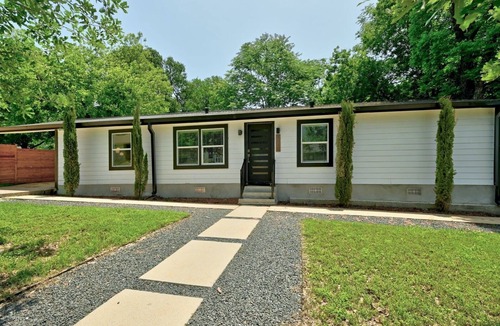 Rosewood House | Hot Tub, Yard - Mins to Downtown + East ATX Bars