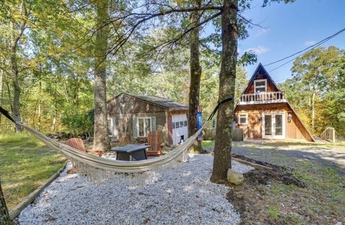 East Stroudsburg Cabin | Hot Tub/Sauna/Fire pits/xl deck - Lovers Edge A-Frame