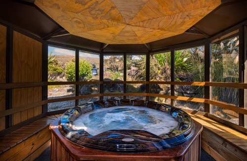 Whakapapa Hotel | Hotel ∙ 8 guests