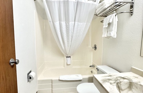 Fergus Falls Hotel | Hotel 8